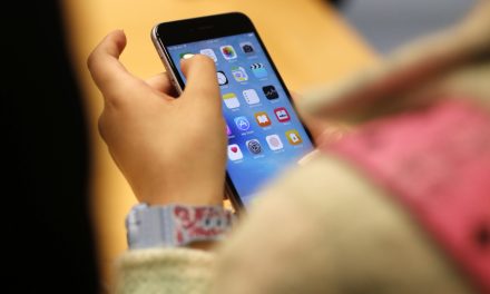 Effets nocifs des écrans sur les jeunes  | Les directions d’école sonnent l’alarme
