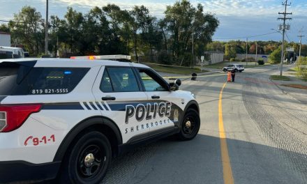 Sherbrooke | Un trottinettiste cinquantenaire gravement blessé