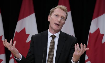 Répartition des demandeurs d’asile | Miller critique trois premiers ministres « nonos conservateurs »