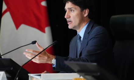 Commission sur l’ingérence étrangère | Trudeau défend la décision de son équipe de ne pas lui avoir montré des documents