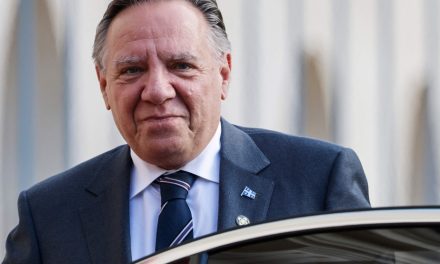 Demandeurs d’asile | Déplacer de force peut se faire « humainement », dit Legault