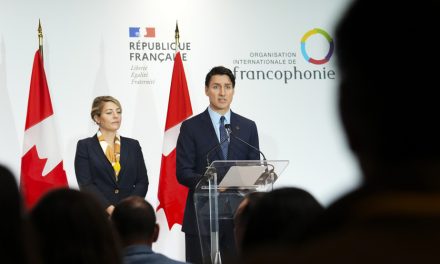 Premier anniversaire de l’attaque du Hamas | La réplique d’Israël a causé « trop de morts civiles », dit Trudeau