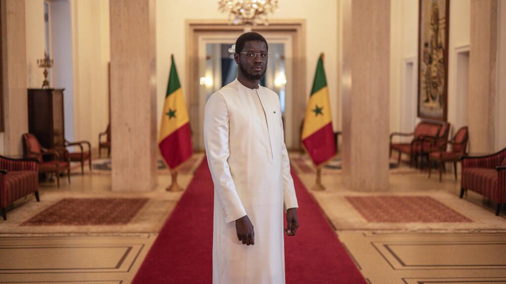 Tirailleurs sénégalais : Emmanuel Macron reconnaît « un massacre », dit Bassirou Diomaye Faye