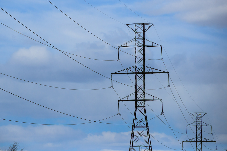 Hydro-Québec | 850 kilomètres de lignes et 1600 pylônes de plus