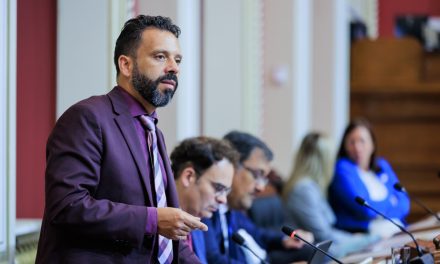 Allégations de racisme à l'Assemblée | Haroun Bouazzi persiste et signe