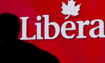 Direction du PLC | Des candidats déposent leurs documents pour entrer dans la course