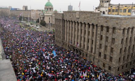 Serbie | Marée humaine à Belgrade pour une manifestation sous haute tension