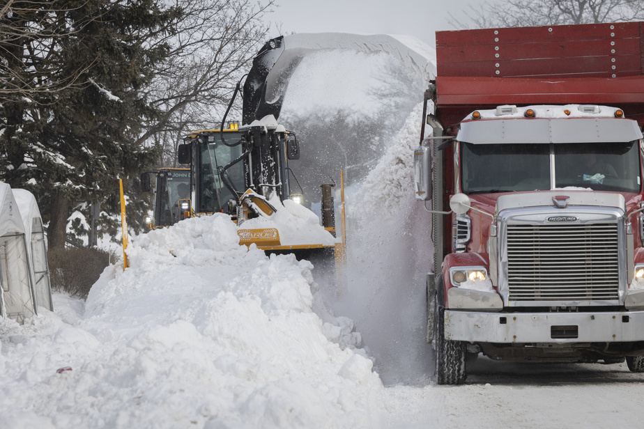 Le déneigement presque terminé à Montréal, malgré les flocons