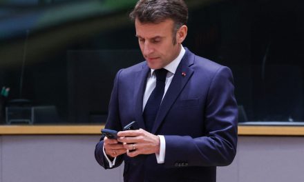 Trump, Macron et Zelensky ou la « nouvelle diplomatie » du téléphone cellulaire