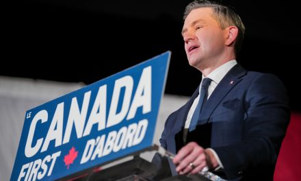 Élections fédérales | Pierre Poilievre n’autorisera pas la présence de journalistes dans son bus de campagne