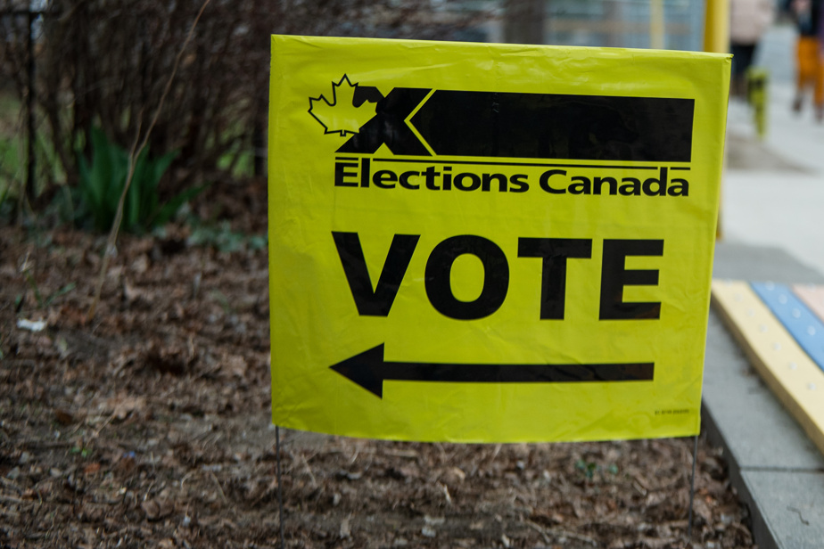 | De longues files pour le début du vote par anticipation