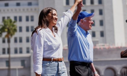 Los Angeles | Bernie Sanders rassemble des milliers de personnes