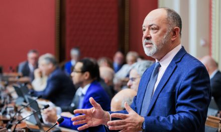 Exode de médecins vers le privé | Le ministre Dubé change les règles du jeu