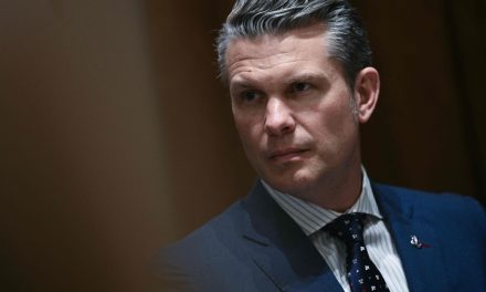 Secrétaire à la Défense | Pete Hegseth impliqué dans une autre faille de sécurité