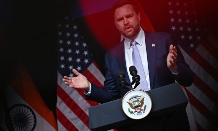 100 jours de Donald Trump / Décryptage | « Vance ne s’adresse qu’à une personne, Trump »