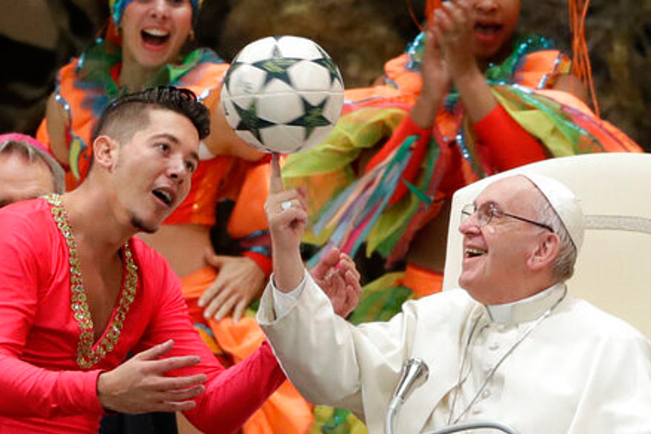 Jorge Mario Bergoglio (1936-2025) | Amateur de soccer, le pape François saluait les valeurs du sport