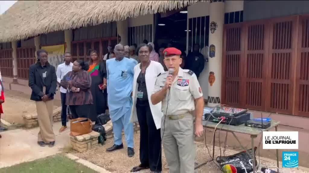 Sénégal : avec le départ des militaires français, les travailleurs locaux face à l&rsquo;incertitude