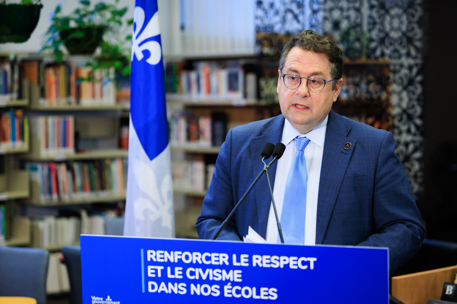 Interdiction des cellulaires dans les écoles | Drainville invite les parents à dissuader leurs enfants de faire la grève