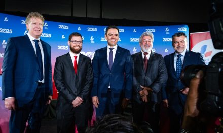 Course à la direction du PLQ | Le projet de constitution du Québec mis de côté