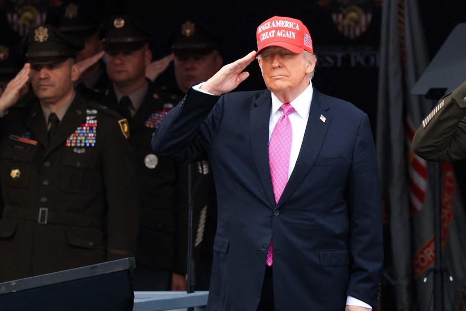 | Donald Trump affirme avoir reconstruit l’armée américaine devant des finissants militaires