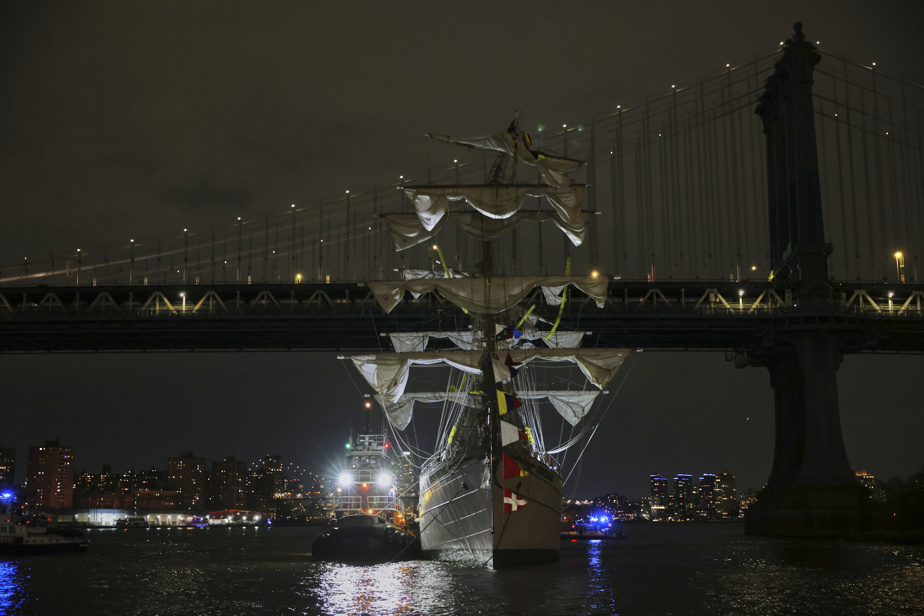 New York  | Un voilier de la marine mexicaine heurte le pont de Brooklyn