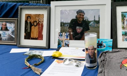 Mort dans une toilette chimique en 2021 | Plusieurs portes ont été fermées à Raphael André, dénonce la coroner Gamache