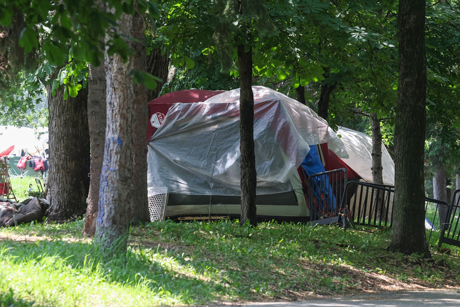 Campement de la rue Notre-Dame | Montréal craint que la situation ne « dégénère »