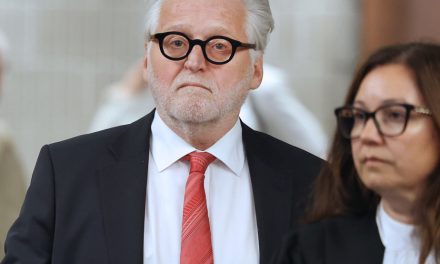 Poursuite civile pour agression sexuelle et viol | Gilbert Rozon regrette d'avoir plaidé coupable en 1998