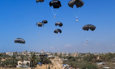Après l’assouplissement des restrictions | De l’aide canadienne parachutée sur la bande de Gaza