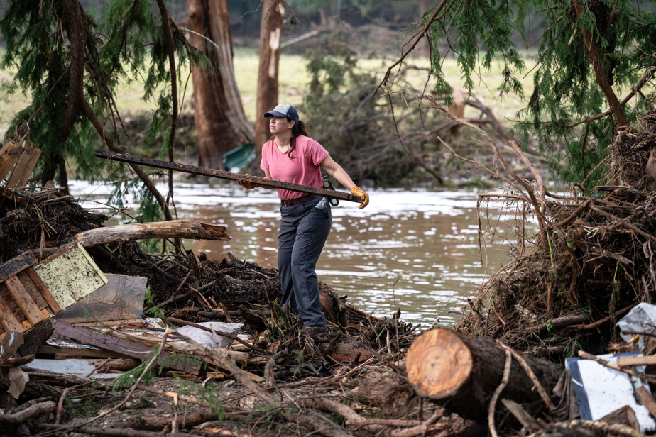 Inondations mortelles au Texas | Les riverains à la recherche des victimes