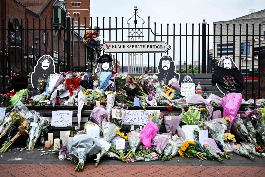 Ozzy Osbourne (1948-2025) | À Birmingham, les admirateurs se recueillent