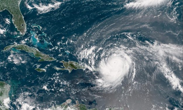 L’ouragan Erin passe en catégorie maximale à l’approche des Caraïbes