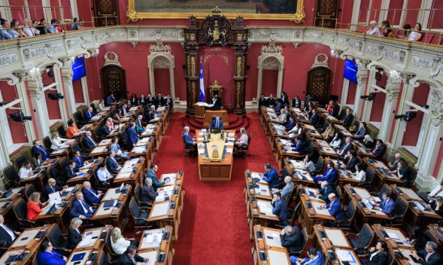 Hausse salariale de 7,5 % | Au moins 10 000 $ de plus pour les élus