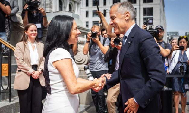 Mark Carney rencontre Valérie Plante à l’hôtel de ville de Montréal