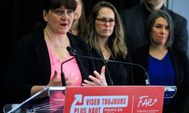 Nouveau programme de français | La FAE demande de repousser l’implantation d’un an
