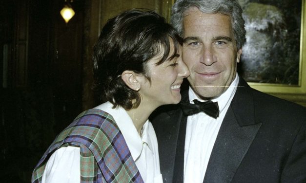Affaire Epstein | Ghislaine Maxwell a nié avoir déjà vu Donald Trump se comporter de manière déplacée