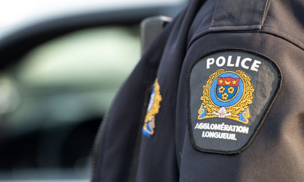 Longueuil | Un homme repose dans un état critique après une chute