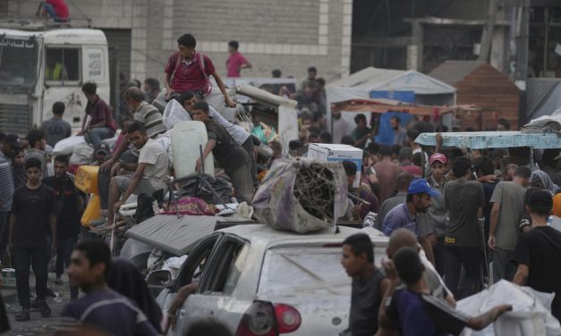 Israël bombarde la ville de Gaza, réunion à la Maison-Blanche
