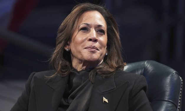 Trump révoque la protection policière de Kamala Harris