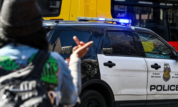 Minneapolis | Le tireur a été « maîtrisé » après une attaque dans une école
