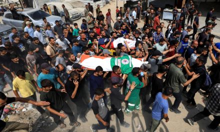 Bande de Gaza | Funérailles des cinq employés d’Al Jazeera tués par une frappe israélienne