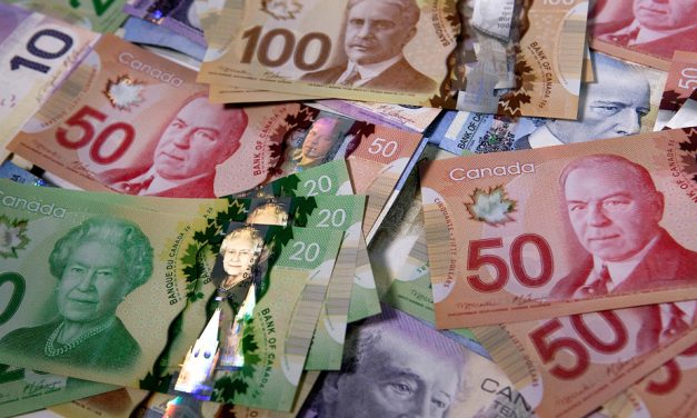 Les Canadiens traînent plus d’argent liquide sur eux qu’auparavant