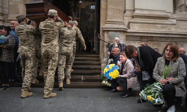 La Presse en Ukraine | Ces cimetières qui parlent à la place des bilans