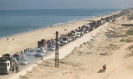 Des milliers de Palestiniens continuent de fuir la ville de Gaza