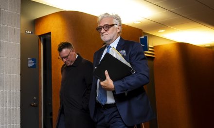 Procès civil pour agression sexuelle et viol | Gilbert Rozon retourne à Paris sur fond de débat juridique