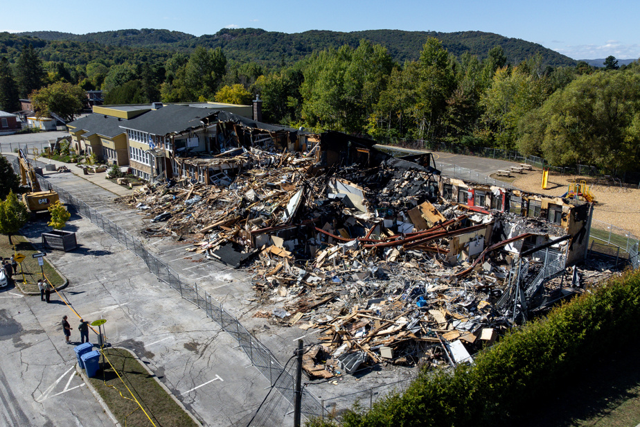 École ravagée par les flammes à Prévost | « On repart tous à zéro »