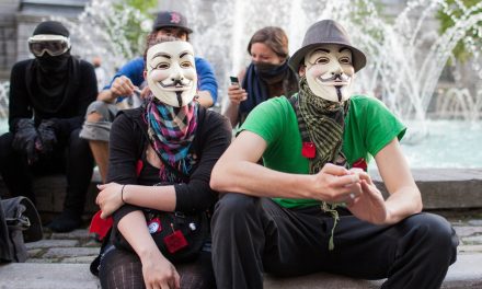 La CAQ veut interdire aux personnes de cacher leur visage en public en tout temps