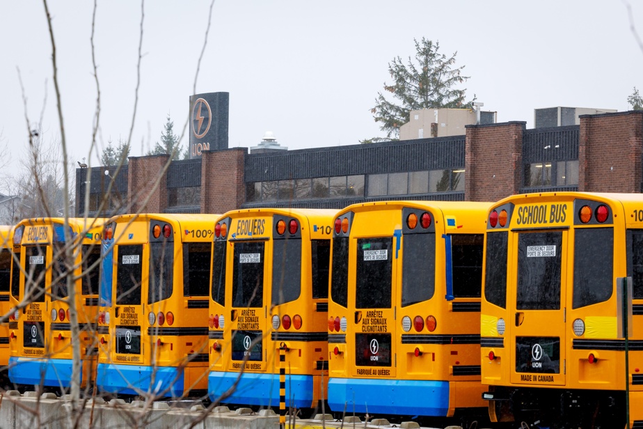 Incendie d’un autobus à Montréal | Le gouvernement met à l’arrêt 1200 autobus scolaires de Lion Électrique