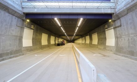 Pont-tunnel Louis-H.-La Fontaine | Un poids lourd accroche le plafond et force la fermeture de l’A25 sud