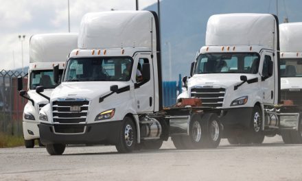 À compter du 1er novembre | Une taxe de 25 % imposée aux camions importés aux États-Unis